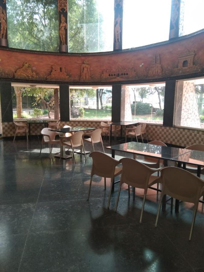 Kstdc Hotel Mayura Pavithra Yediyur Kunigal Exterior foto