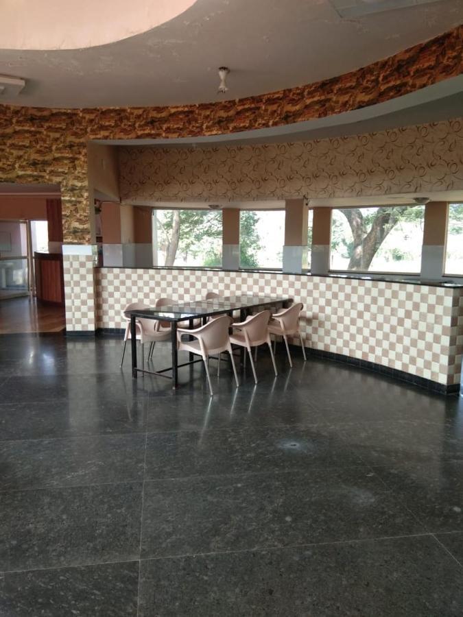 Kstdc Hotel Mayura Pavithra Yediyur Kunigal Exterior foto