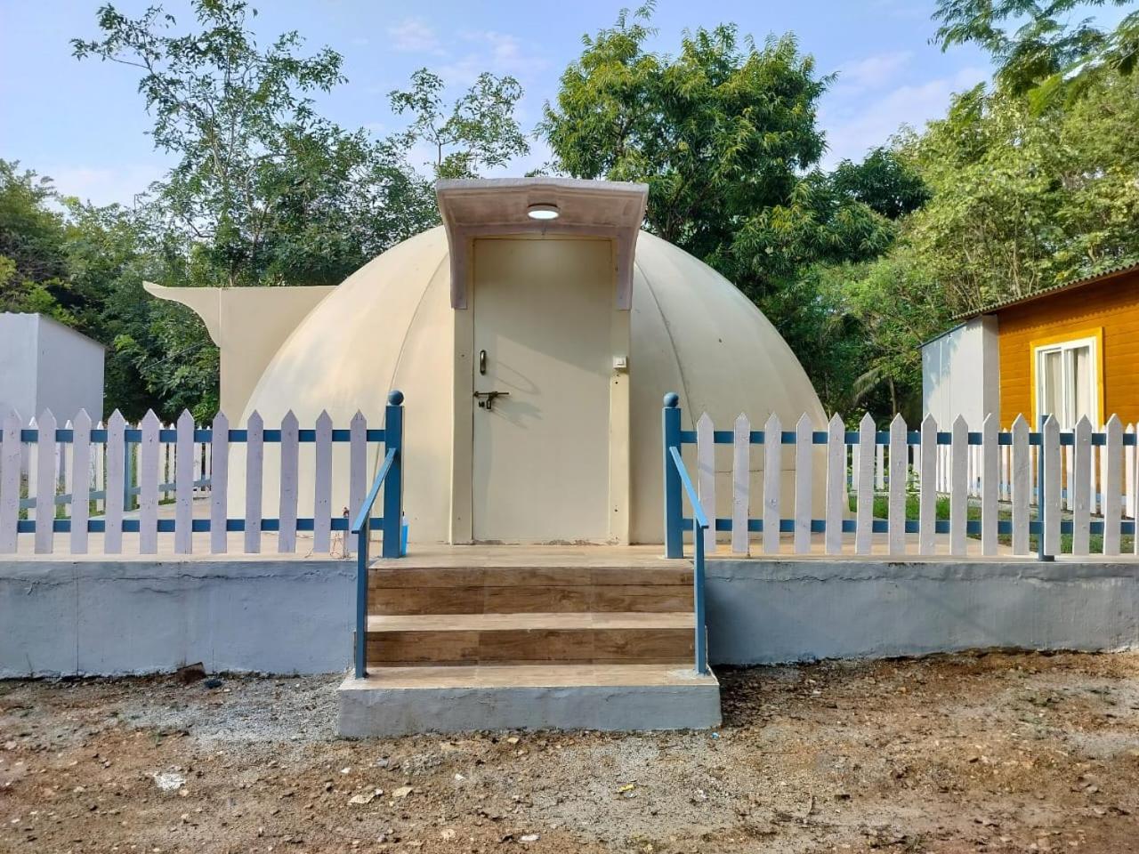 Kstdc Hotel Mayura Pavithra Yediyur Kunigal Exterior foto